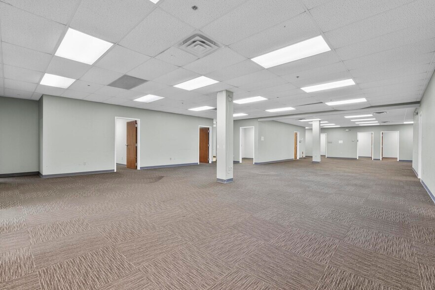 More Photos Of 362 Industrial Park Rd, Middletown Warehouse For Sale