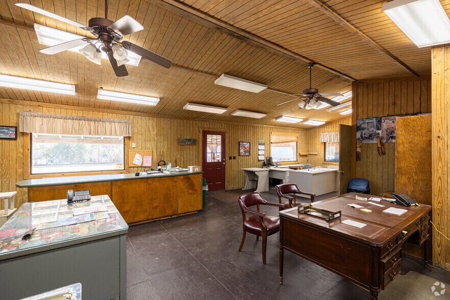 More Photos Of 400 Carver St, Mount Vernon Warehouse For Lease