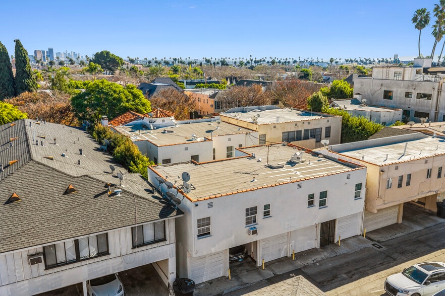 More Photos Of 205 S Reeves Dr, Beverly Hills Apartments For Sale