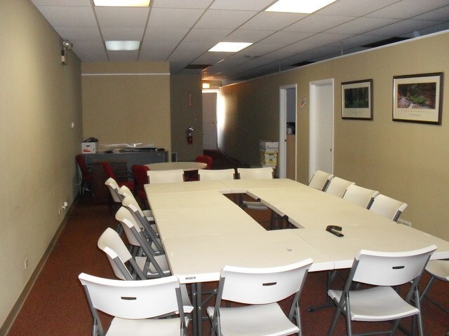 More Photos Of 4640-4650 Oakton St, Skokie Storefront For Lease