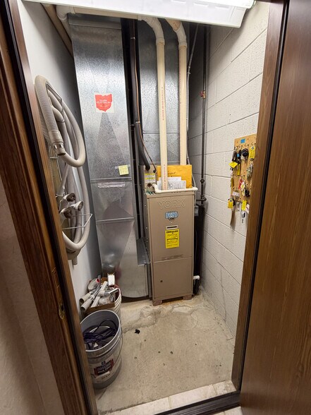 More Photos Of 2202 31st St NE, Canton Flex For Sale