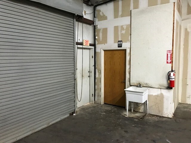 More Photos Of 1101 W Ferguson Ave, Pharr Showroom For Lease