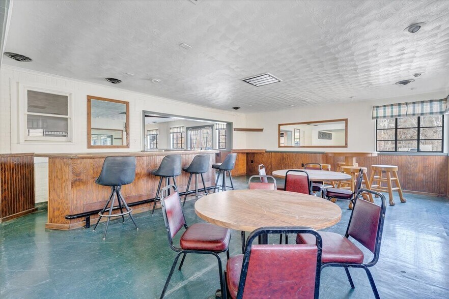 More Photos Of 630 Lowe St, Buchanan Restaurant For Sale