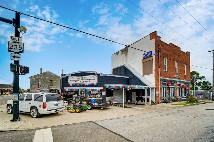 More Photos Of 604 W Xenia Dr, Fairborn Freestanding For Lease