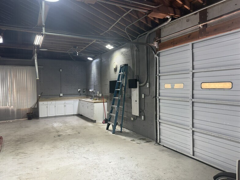 More Photos Of 1110 2nd Ave S, Lake Worth Warehouse For Lease