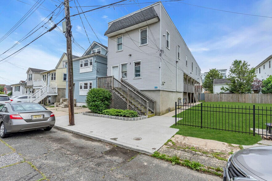 Primary Photo Of 3 Oceanview Ave, Keansburg Apartments For Sale