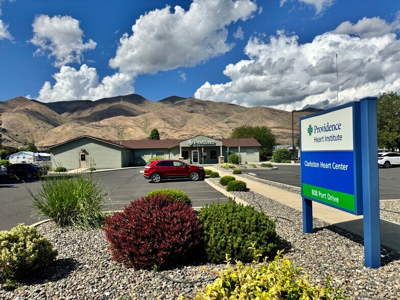 More Photos Of 808 Port Dr, Clarkston Medical For Sale