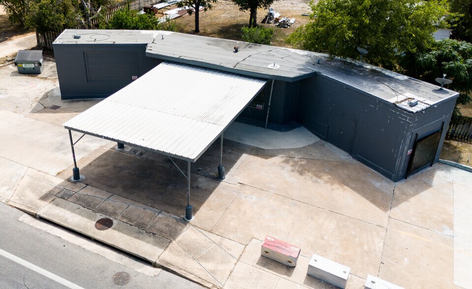 More Photos Of 1802 E Commerce St, San Antonio Auto Repair For Lease
