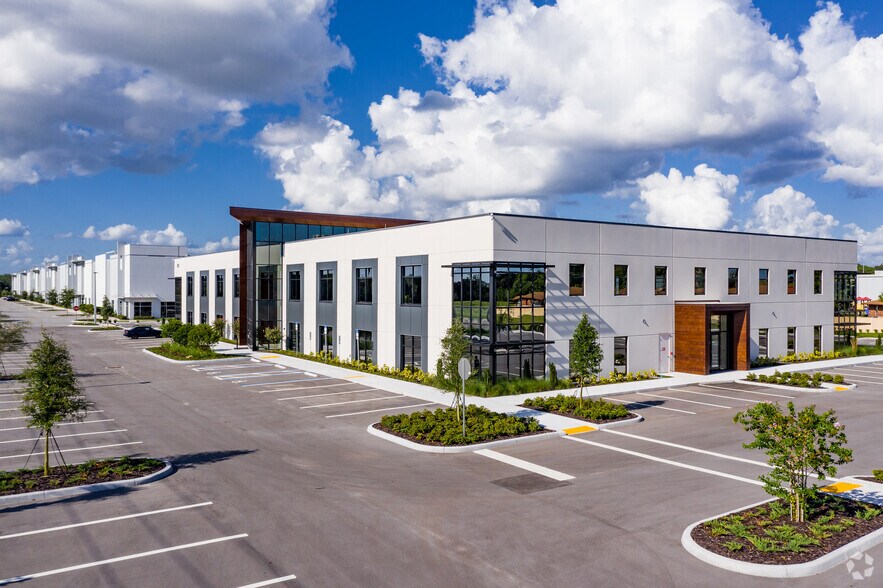 More Photos Of 529 E Crown Point Rd, Ocoee Office For Lease