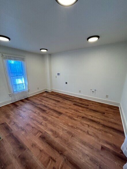 More Photos Of 126 W Church St, Newark Office Residential For Sale