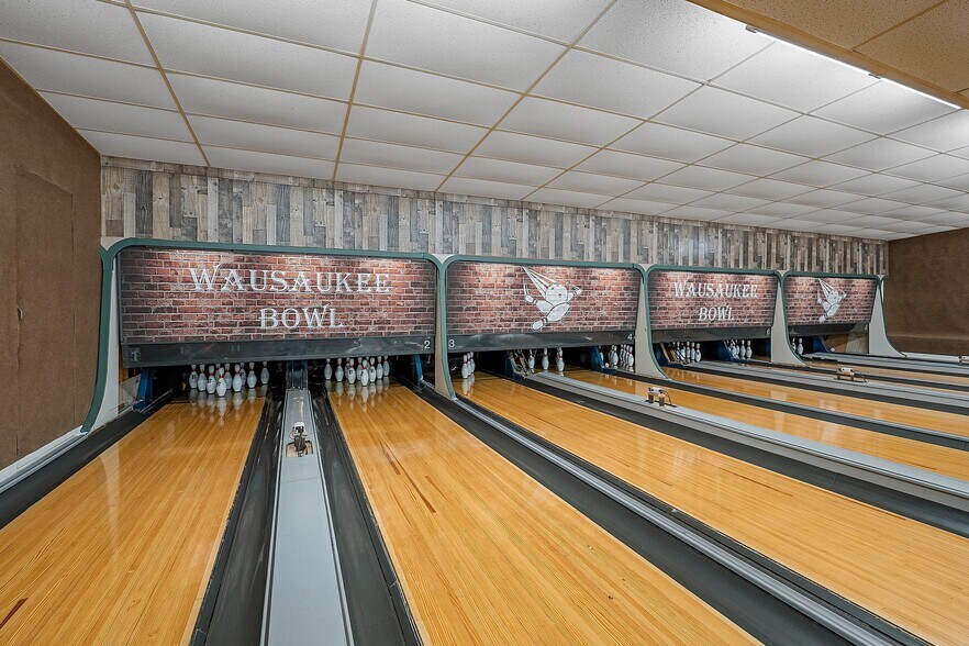 More Photos Of 326 Main St, Wausaukee Bowling Alley For Sale