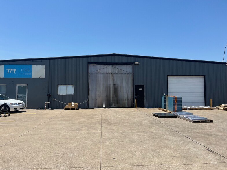 More Photos Of 1115 N 1st St, Garland Warehouse For Sale