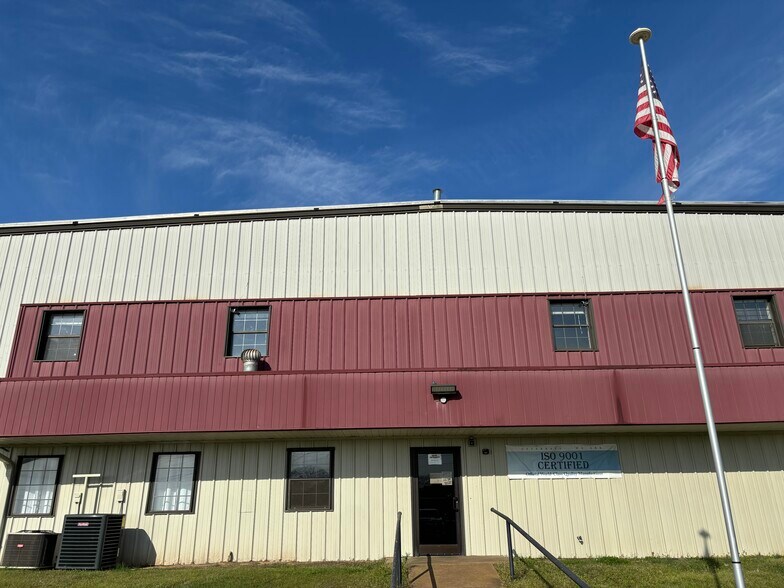 More Photos Of 400 E Industrial Park Rd, Holly Springs Manufacturing For Lease