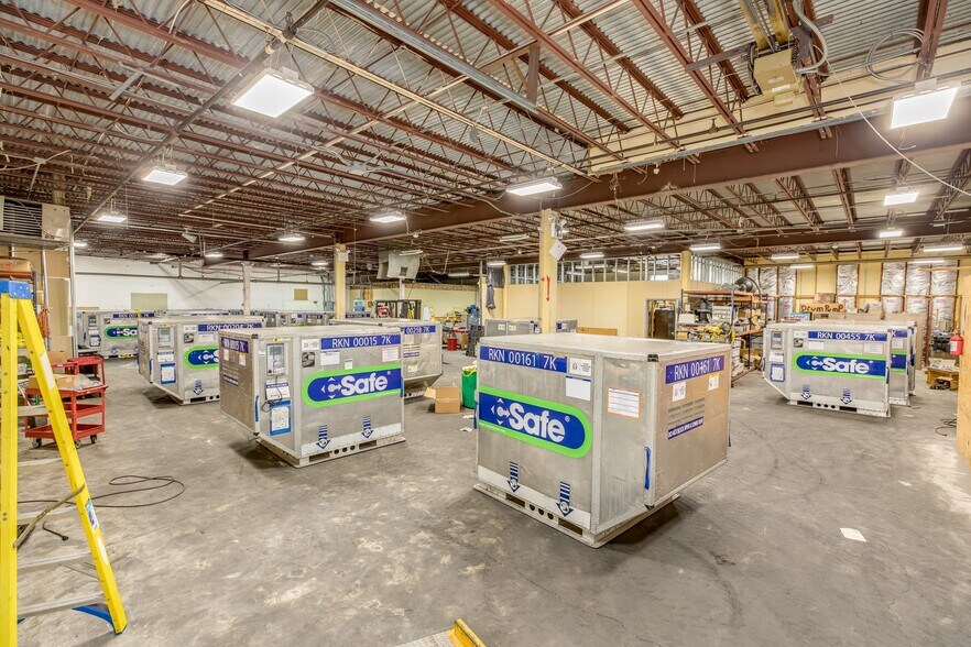 More Photos Of 210 Hanse Ave, Freeport Warehouse For Lease