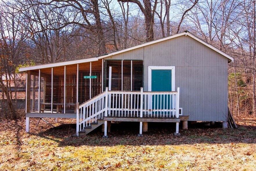 More Photos Of 158 Academy Lane Dr, Pence Springs Hotel For Sale