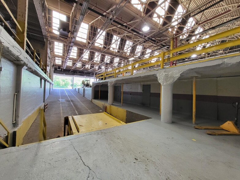 More Photos Of 60 Baldwin Ave, Pontiac Warehouse For Lease