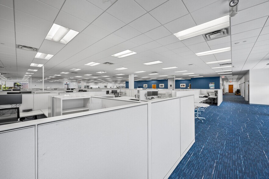 More Photos Of 47632 Halyard Dr, Plymouth Light Manufacturing For Sale