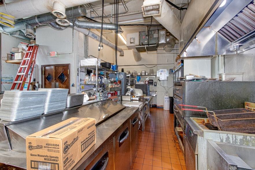 More Photos Of 215 10th St, Augusta General Retail For Sale