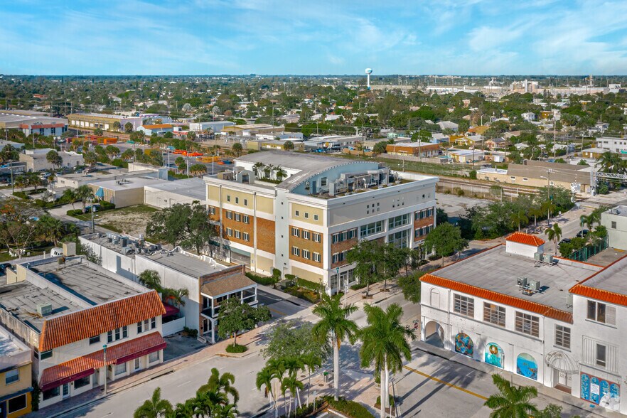 More Photos Of 1005 Lake Ave, Lake Worth Office For Lease