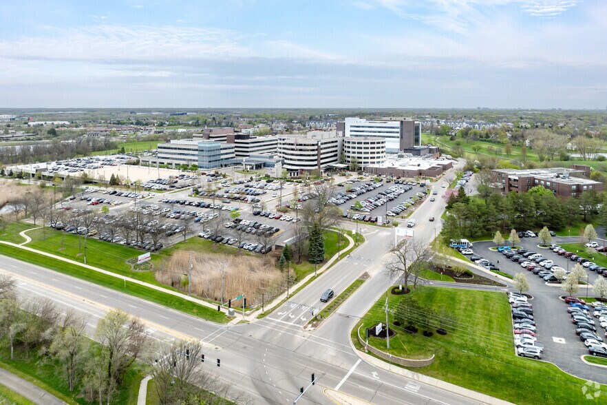 More Photos Of 1555 Barrington Rd, Hoffman Estates Medical For Lease