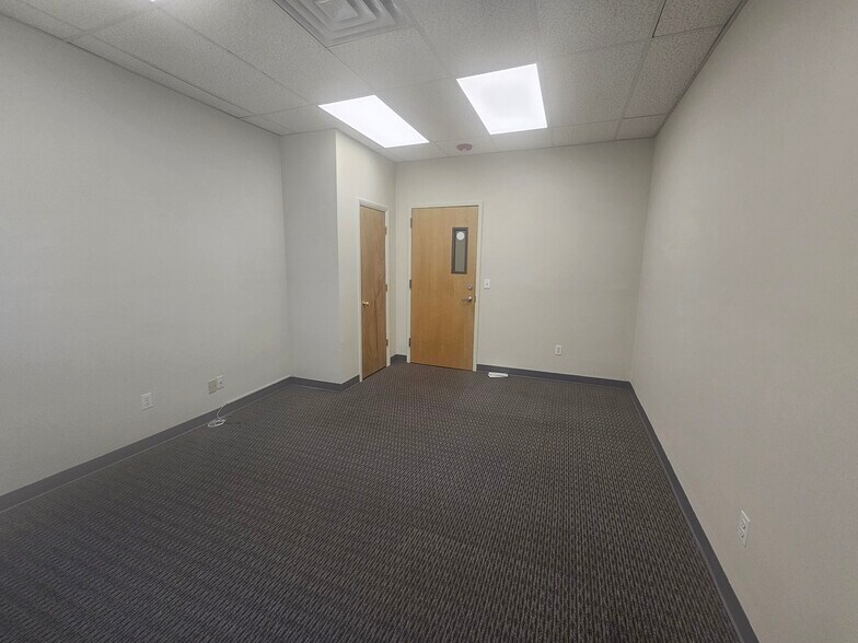 More Photos Of 125 S Wellwood Ave, Lindenhurst Office For Lease