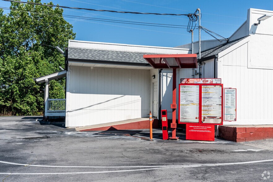 More Photos Of 1112 W Main St, Lebanon General Retail For Sale