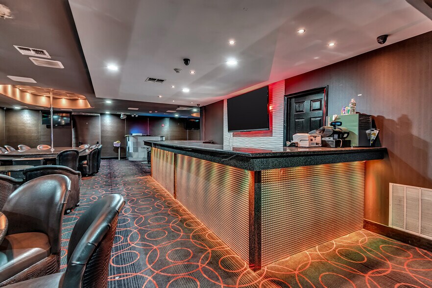 More Photos Of 1137 Bordentown Rd, Burlington Bar For Sale