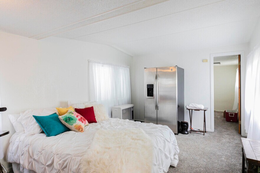 More Photos Of 605 4th Ave, Fort Garland Hotel For Sale