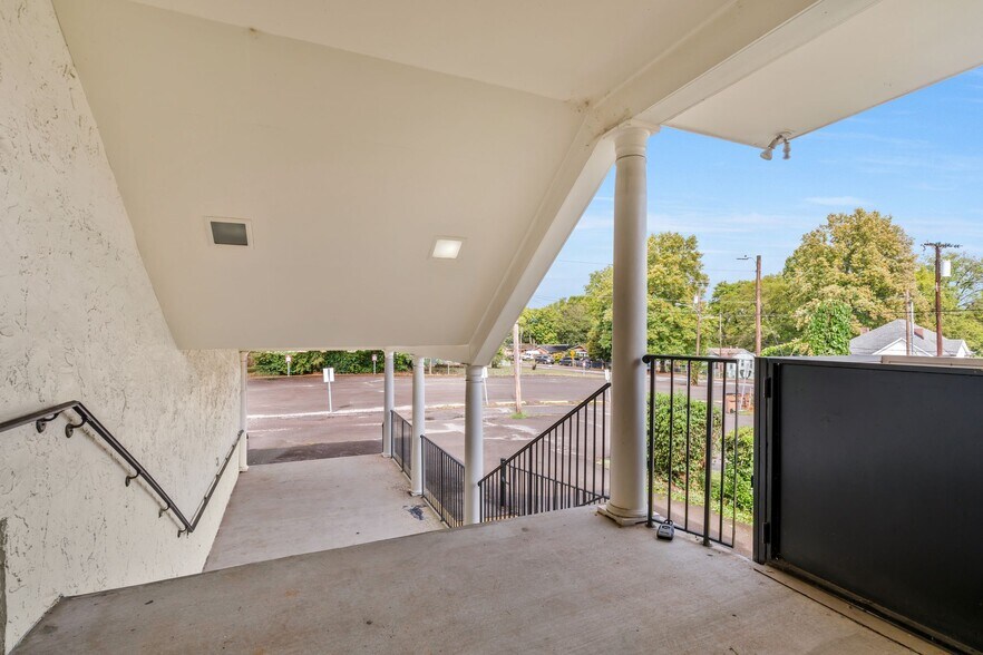 More Photos Of 904 Gallatin Ave, Nashville General Retail For Sale