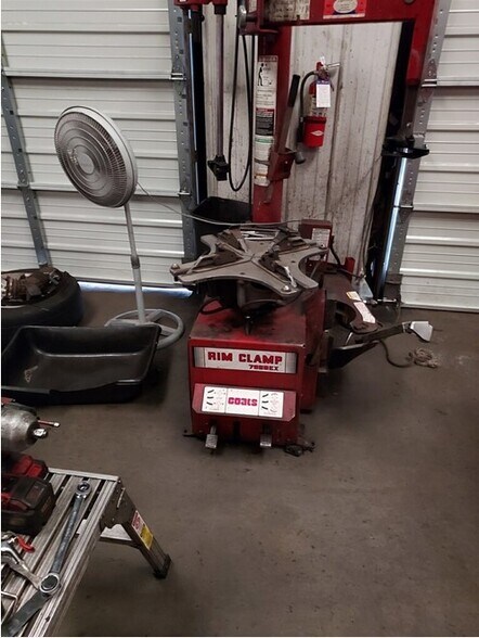 More Photos Of 301 N Logan St, Gaffney Auto Repair For Sale