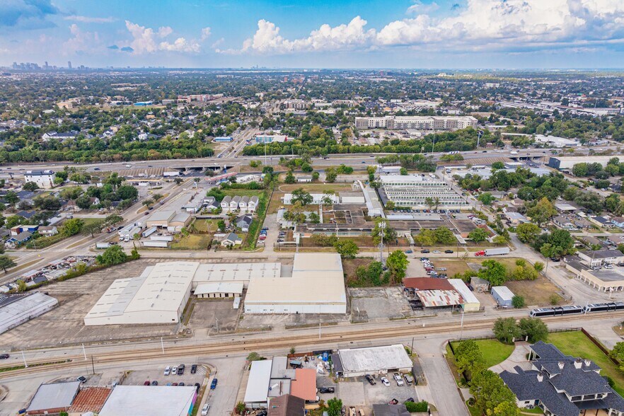More Photos Of 4909 Fulton St, Houston Warehouse For Lease