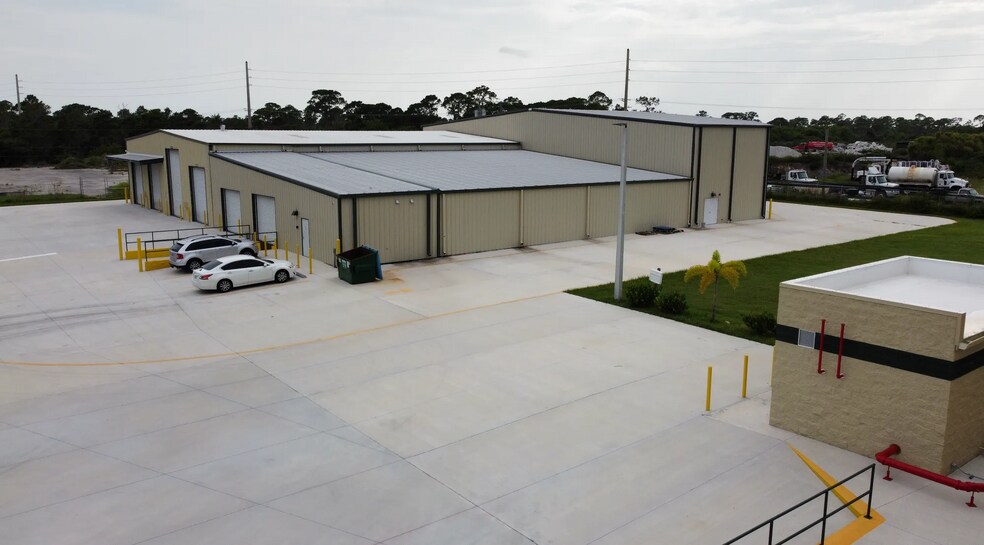 More Photos Of 4460 Old Dixie Hwy, Grant Warehouse For Lease