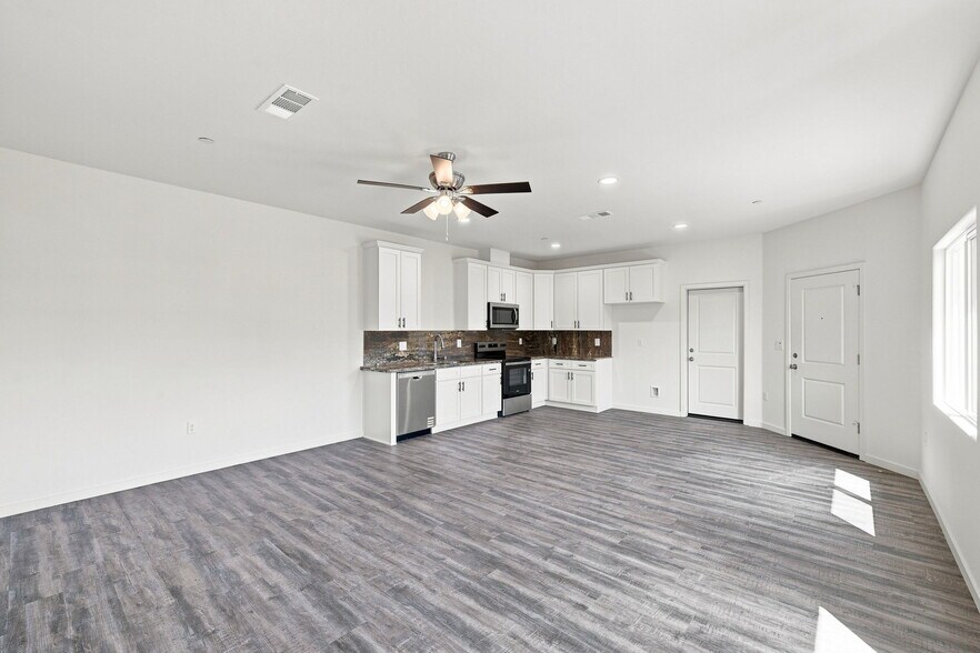 More Photos Of 9121 Prometheus Dr, Bakersfield Apartments For Sale