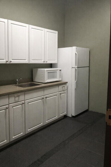 More Photos Of 2121 1st Ave N, Birmingham Office For Lease