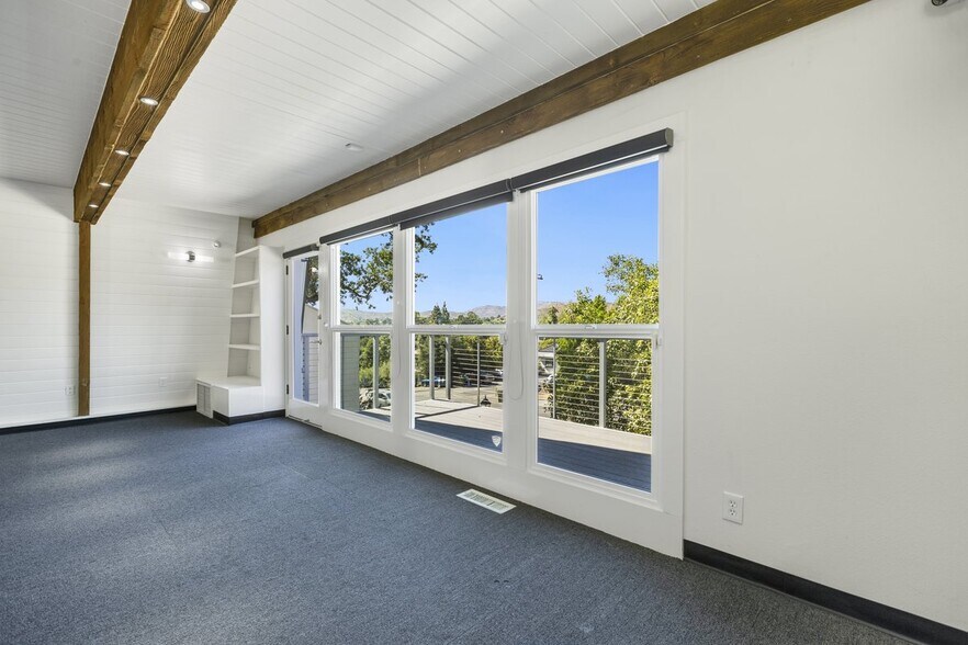 More Photos Of 28220 Agoura Rd, Agoura Hills Loft Creative Space For Lease