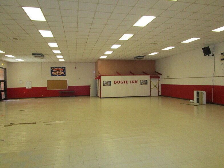 More Photos Of 700 W Houston St, Marshall Schools For Sale