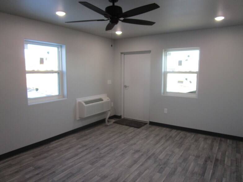 More Photos Of 365 Airlinks Dr, Garden City Industrial For Sale