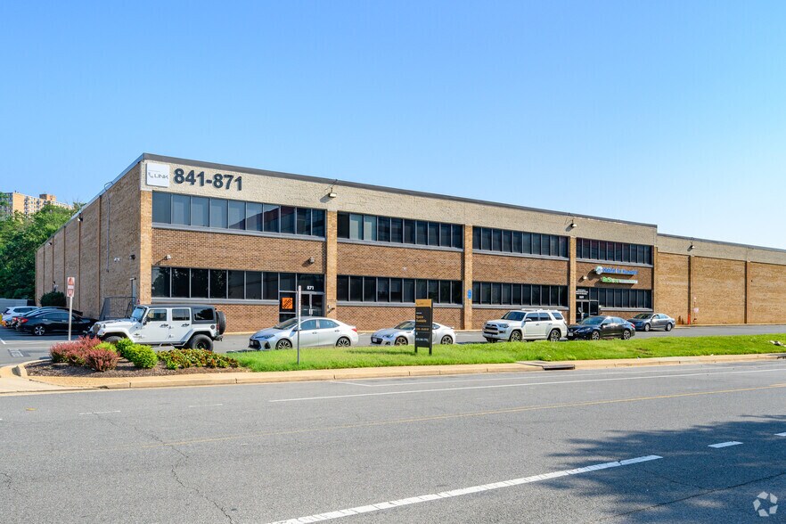 Primary Photo Of 841-881 S Pickett St, Alexandria Warehouse For Lease