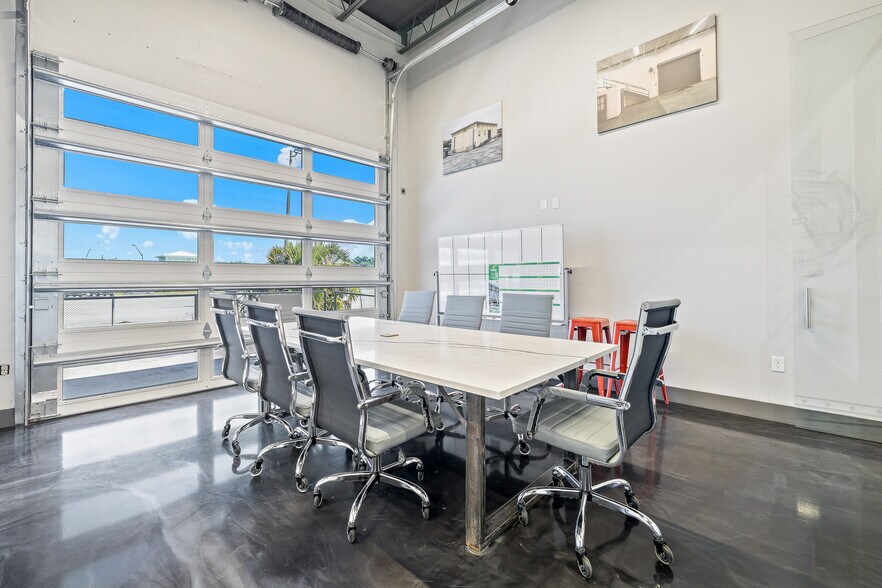 More Photos Of 611 E Bay St, Winter Garden Truck Terminal For Lease