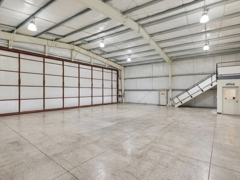More Photos Of 2545 Aerial Way SE, Salem Warehouse For Sale