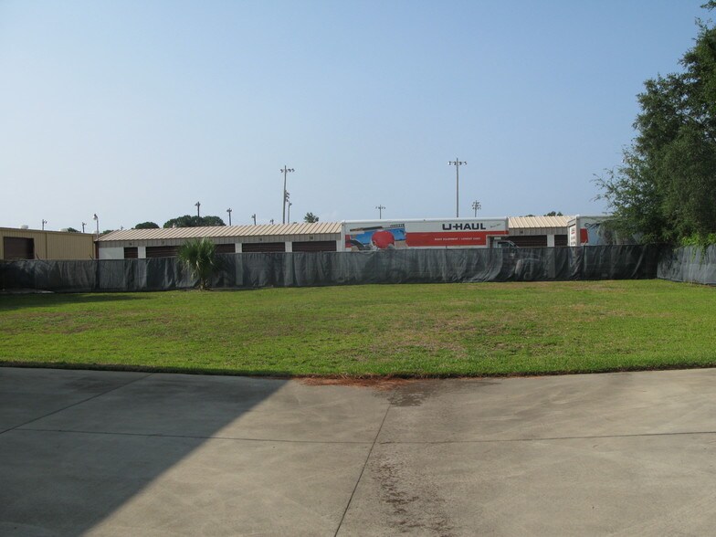 More Photos Of 10 Industrial St, Fort Walton Beach Flex For Lease