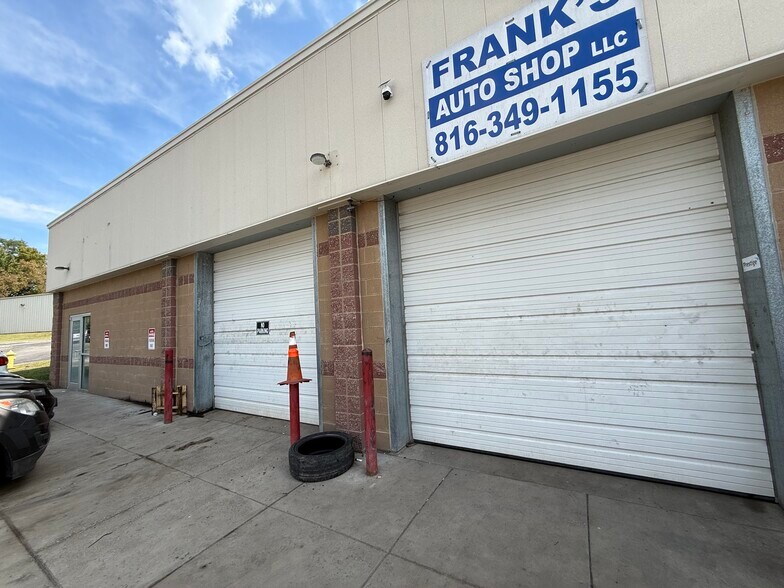 More Photos Of 1114 Southview Dr, Liberty Industrial For Sale