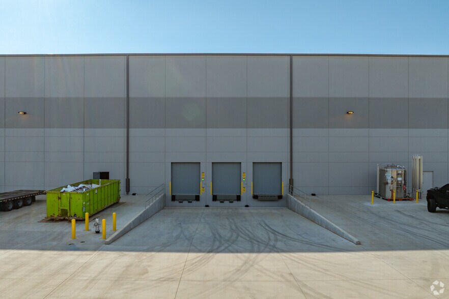 More Photos Of 110 Langtree Campus Dr, Mooresville Showroom For Lease