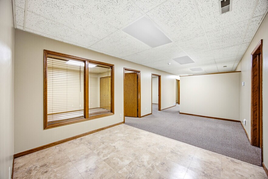 More Photos Of 110 SE Grant St, Ankeny Office For Sale