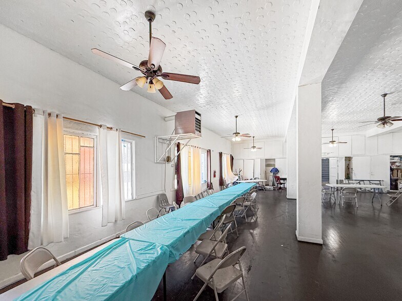 More Photos Of 7101 Menlo Ave, Los Angeles Specialty For Sale