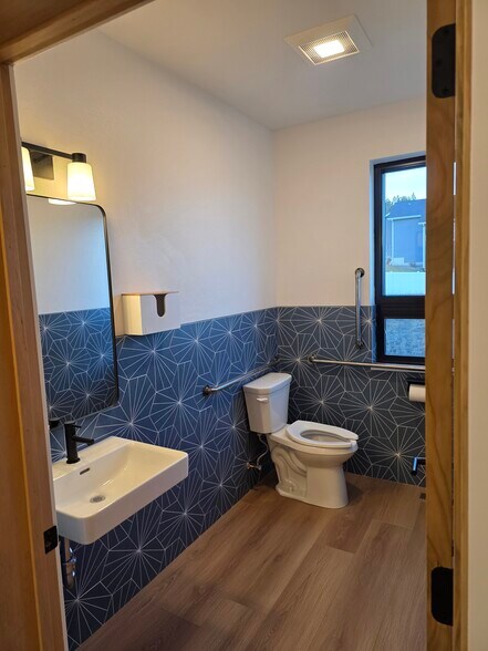 More Photos Of 3067 Cabernet Dr, Helena Office For Lease