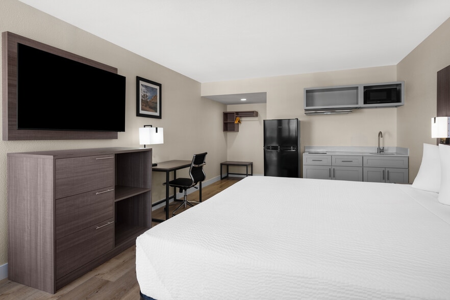 More Photos Of 1093 Airport Rd, Imperial Hotel For Sale