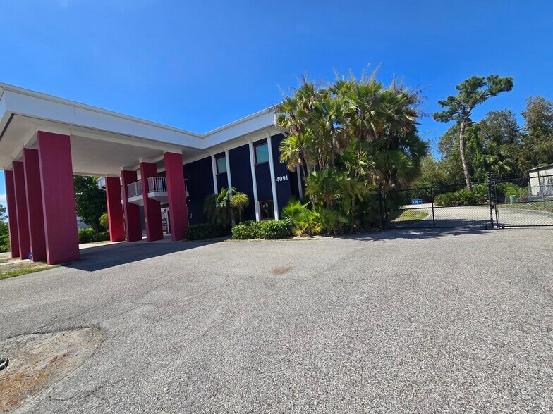 More Photos Of 4091 Colonial Blvd, Fort Myers Office Residential For Sale