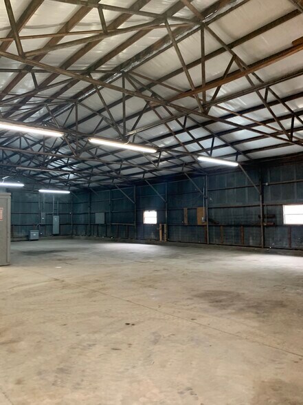 More Photos Of 401 Throckmorton St, McKinney Warehouse For Sale