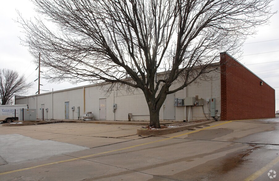 More Photos Of 911-919 N Perkins Rd, Stillwater Unknown For Lease